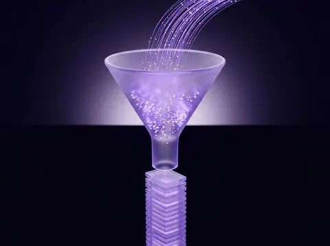Embudo de cristal que convierte partículas sueltas en una pila ordenada de tarjetas